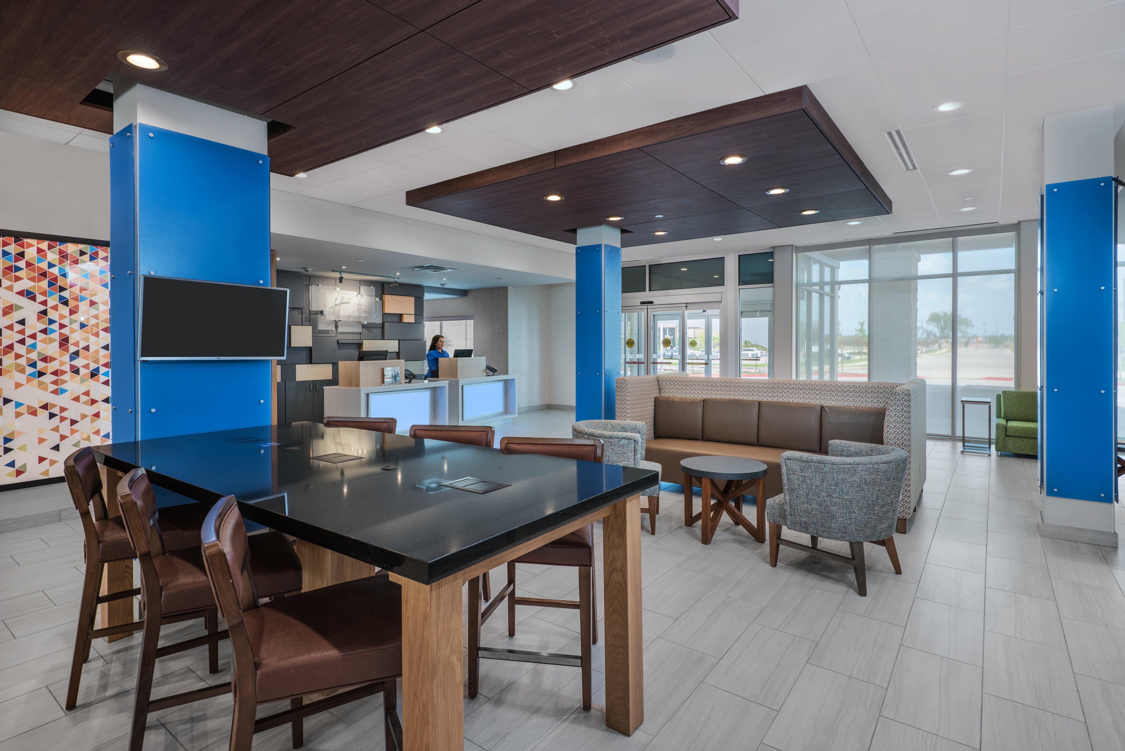 Express & - College Station By Ihg 3*